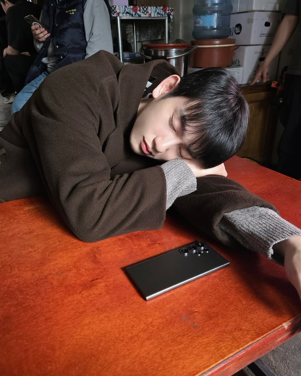 jinyoung through boyoung’s eyes is so precious