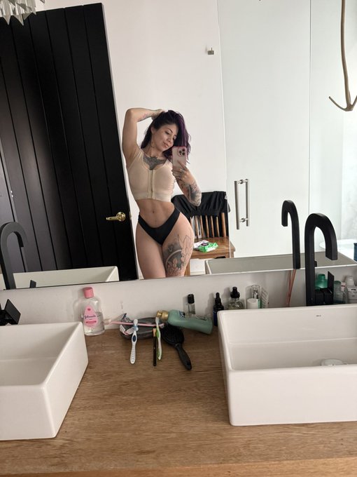 Watch foreronury's leaked NSFW photo on TwXstars