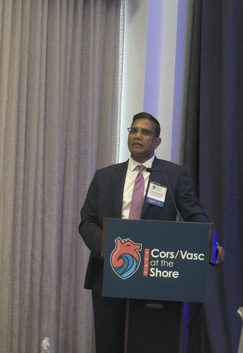 CorsAtTheShore's tweet image. Dr. Michael Benz, from @JCMedCenter reviewing the data and outcomes in #TMVR for ViV, valve rim ring to valve in MAC - capitalizing on the prior review of current TMVR options by @HemalGada