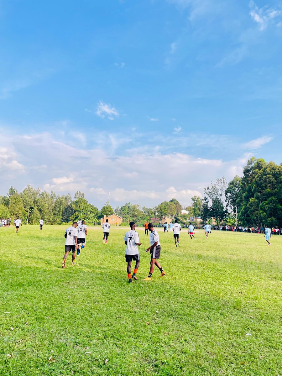 ⏸️ Halftime Update
CUR 2 - 1 University of Gitwe  
⚽ Goals by Frederick &amp; Elie for CUR  
🔥 Gitwe pulls one back before the break!  
<a href="/UGitwe/">University Of Gitwe</a> VS <a href="/CUR_Rwanda/">Catholic University of Rwanda</a>

Second half loading… Stay tuned!  
#CURSU #FriendlyMatch #TeamCUR #Halftime