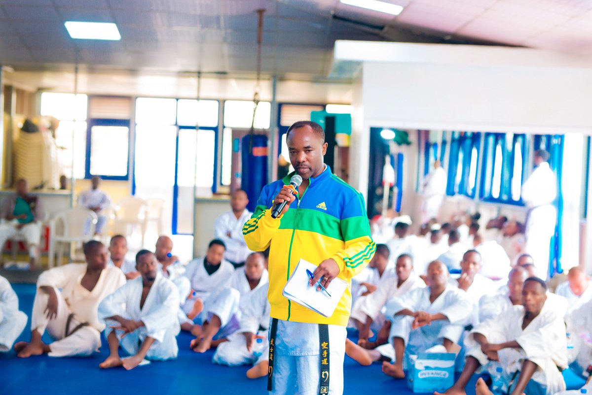 RwandaKarate's tweet photo. Kuri uyu wa 21/06/2025, Ishyirahamwe ry’Umukino wa #Karate mu #Rwanda #FERWAKA, ryahuguye Abatoza ba #KARATE barenga 80, bafite amakipe hirya no hino mu Gihugu. 

Iyi gahunda igamije gutyaza Abatoza, kugira ngo #Karate bigisha irusheho kugira ireme,  igere ku rwego mpuzamahanga. https://t.co/AWXw55xeHy