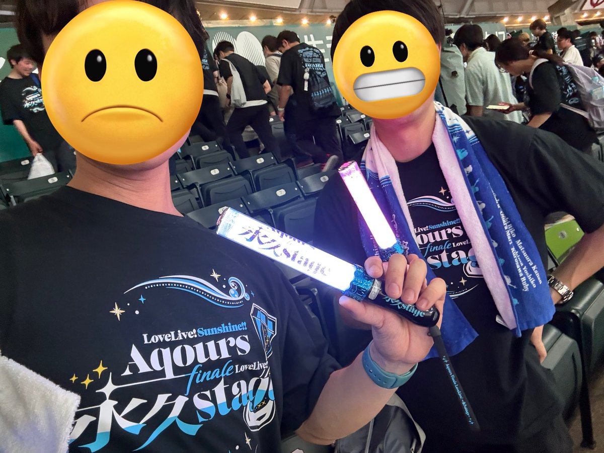 buchicchii's tweet photo. Aqoursの最後を見届けられて本当によかった
そして1stからほぼ全てのAqours現場に連番した戦友と見届けられたのもよかった
全てがよかった
本当にAqoursありがとう
10人目で居続けられた事が「誇り」です
Aqoursは最高のスクールアイドルです
 #Aqours永久Stage_Day1 
 #Aqours_永久Stage_Day2 https://t.co/F8bNsFZq3p
