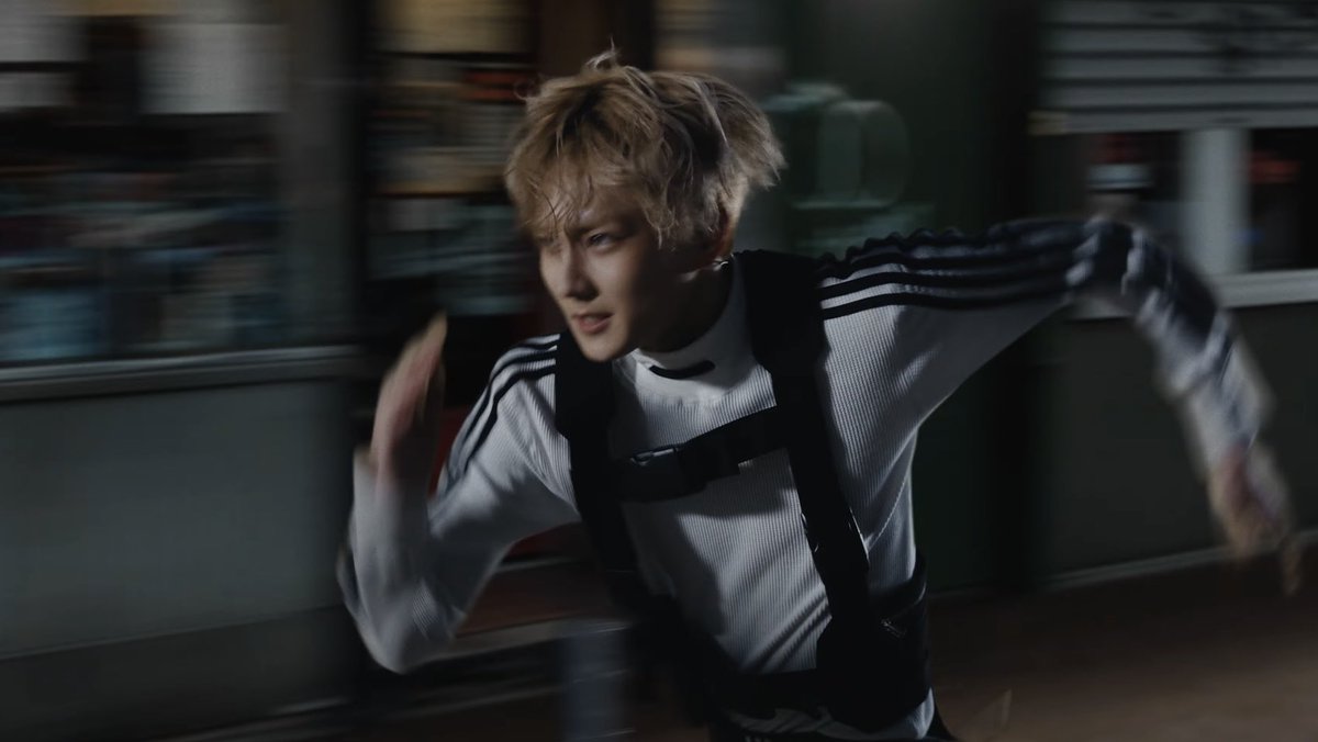 jwonmyheart_'s tweet photo. jungwon in the outside mv is something else https://t.co/LnpwDViZyM