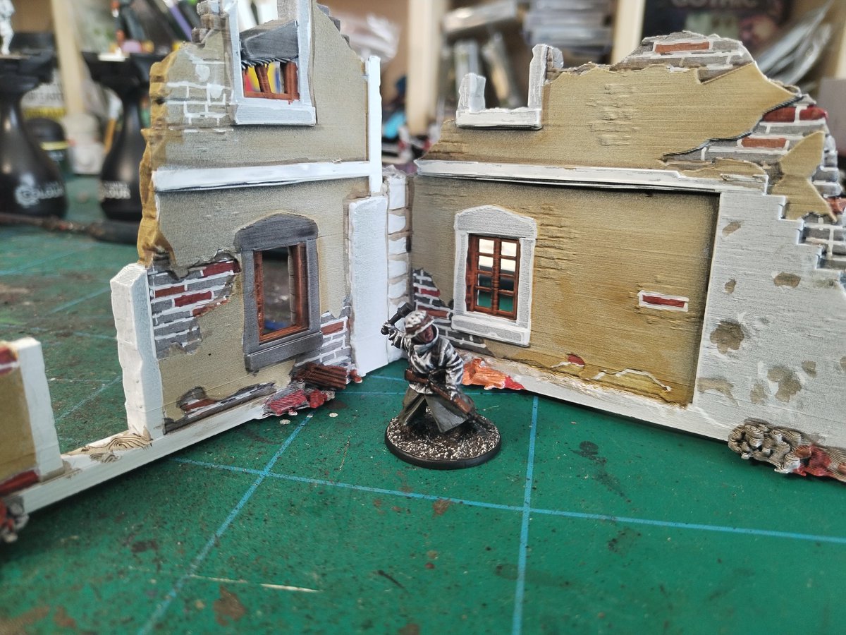 Painted couple of Ruins from Printable scenery, printed by Nerd stuff 💥 Great and universal scenery pieces. 🗿