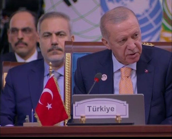 Türk’ü, Kürt’ü, Arap’ı, Fars’ıyla; Sünni’siyle, Şii’siyle, Alevi’siyle; Afrikalı, Asyalı ve Latin Amerikalısıyla ve diğer tüm mezhep ve kökenleriyle Müslümanların kıblesi gibi kaderleri de ortaktır.
🇹🇷🇹🇷🇹🇷🇹🇷♥️♥️♥️🇹🇷🇹🇷🇹🇷🇹🇷