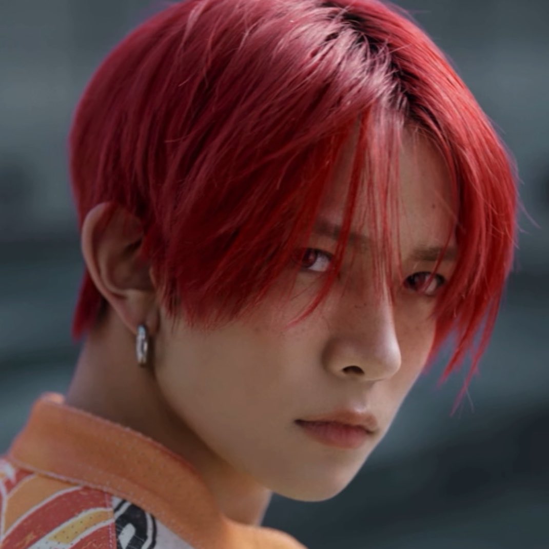 blvvdlicker's tweet photo. WAIT why does he look like yеоsaиg am I tweaking https://t.co/wuTCbs8VxK