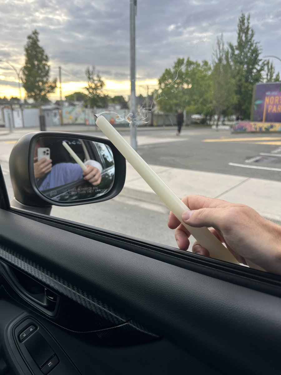 boyinthebadland's tweet photo. Candle lit car ride date https://t.co/NUEl2IE02z