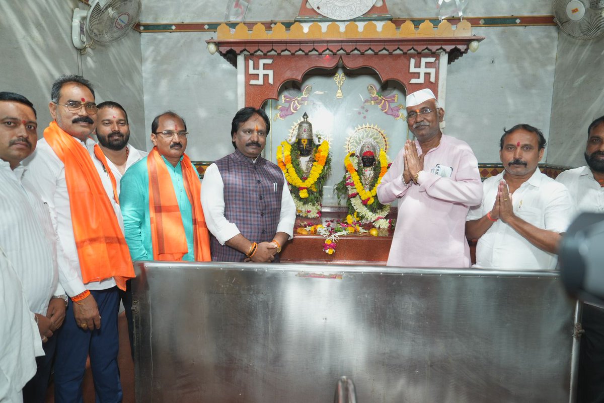 छोटे पंढरपूर म्हणून सुप्रसिद्ध वाळूज पंढरपूर येथील भगवान विठ्ठल रुक्मिणी मंदिरात जाऊन आज विठुरायाच्या चरणी नतमस्तक झालो.