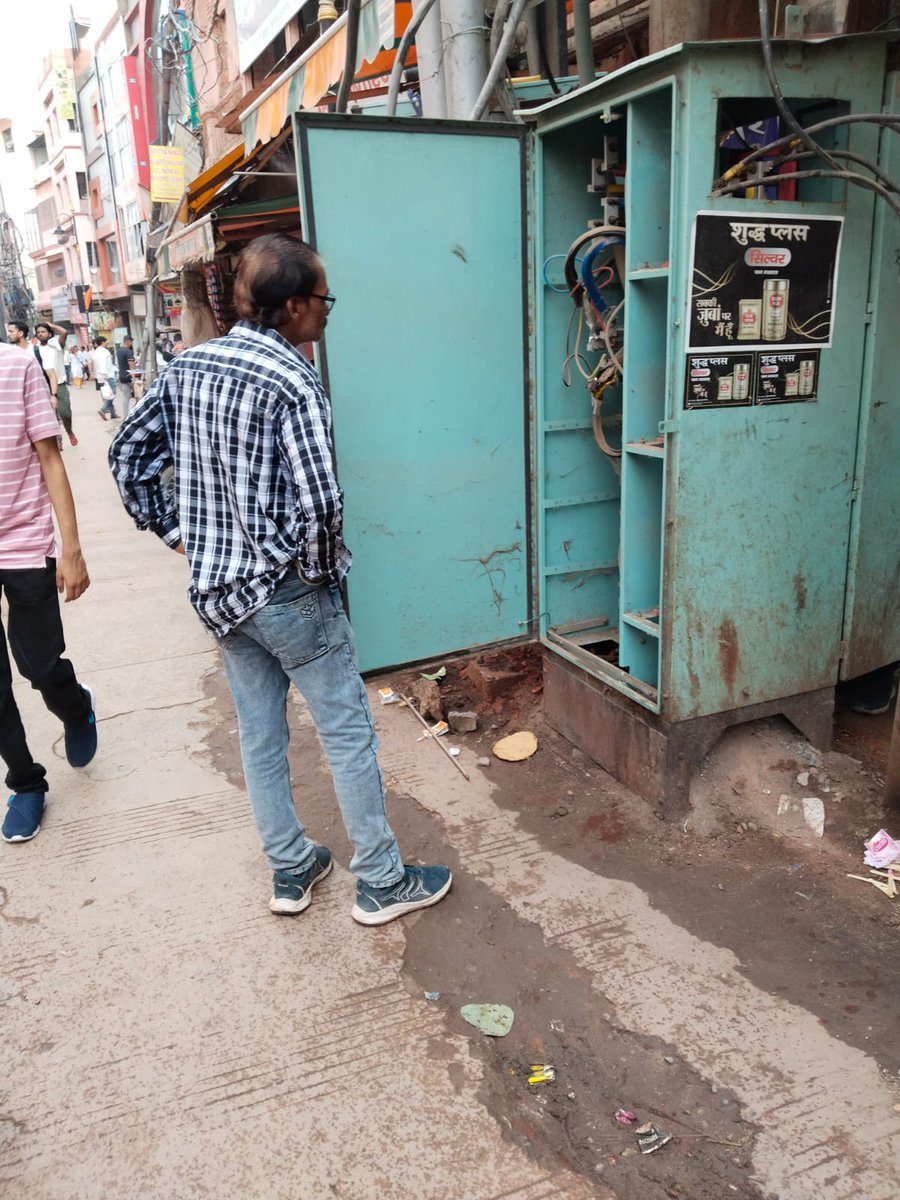 PUVVNL Varanasi (@puvvnlvaranasi) on Twitter photo #Maintenance
#рд▓рдХреНрд╖реНрдп_24X7_рдЙрдкрднреЛрдХреНрддрд╛_рд╕реЗрд╡рд╛
рди.рд╡рд┐.рд╡рд┐.рдЦрдгреНрдбтАУрднреЗрд▓реВрдкреБрд░ рд╡рд╛рд░рд╛рдгрд╕реА рдХреЗ рдЧреЛрджреМрд▓рд┐рдпрд╛ рдЙрдкрдХреЗрдВрджреНрд░ рдХреЗ рдЕрдВрддрд░реНрдЧрдд рдХрд╛рд░реНрдорд┐рдХреЛрдВ рджреНрд╡рд╛рд░рд╛ рдЯреНрд░рд╛рдВрд╕рдлреЙрд░реНрдорд░ рдХреЗ рдиреАрдЪреЗ рдмрдбрд╝реЗрдкреИрдирд▓ рдореЗрдВ рдЙрддрд░ рд░рд╣реЗ рдХрд░реЗрдВрдЯ рдХреЛ рд╕рд╣реА рдХрд░рдиреЗ,рдкреИрдирд▓ рдХреЛ рдХрд╡рд░рдХрд░ рд╡рд┐рджреНрдпреБрддрдЖрдкреВрд░реНрддрд┐ рд╕рд╛рдорд╛рдиреНрдп рдХрд┐рдпрд╛ред
<a href="/UPPCLLKO/">UPPCL</a> <a href="/PuVVNLHQ/">Purvanchal Vidyut Vitaran Nigam Limited</a> <a href="/aksharmaBharat/">A K Sharma</a>
<a href="/mduppcl/">MDUPPCL</a> <a href="/ChairmanUppcl/">Chairman Uppcl</a> #Maintenance
#рд▓рдХреНрд╖реНрдп_24X7_рдЙрдкрднреЛрдХреНрддрд╛_рд╕реЗрд╡рд╛
рди.рд╡рд┐.рд╡рд┐.рдЦрдгреНрдбтАУрднреЗрд▓реВрдкреБрд░ рд╡рд╛рд░рд╛рдгрд╕реА рдХреЗ рдЧреЛрджреМрд▓рд┐рдпрд╛ рдЙрдкрдХреЗрдВрджреНрд░ рдХреЗ рдЕрдВрддрд░реНрдЧрдд рдХрд╛рд░реНрдорд┐рдХреЛрдВ рджреНрд╡рд╛рд░рд╛ рдЯреНрд░рд╛рдВрд╕рдлреЙрд░реНрдорд░ рдХреЗ рдиреАрдЪреЗ рдмрдбрд╝реЗрдкреИрдирд▓ рдореЗрдВ рдЙрддрд░ рд░рд╣реЗ рдХрд░реЗрдВрдЯ рдХреЛ рд╕рд╣реА рдХрд░рдиреЗ,рдкреИрдирд▓ рдХреЛ рдХрд╡рд░рдХрд░ рд╡рд┐рджреНрдпреБрддрдЖрдкреВрд░реНрддрд┐ рд╕рд╛рдорд╛рдиреНрдп рдХрд┐рдпрд╛ред
<a href="/UPPCLLKO/">UPPCL</a> <a href="/PuVVNLHQ/">Purvanchal Vidyut Vitaran Nigam Limited</a> <a href="/aksharmaBharat/">A K Sharma</a>
<a href="/mduppcl/">MDUPPCL</a> <a href="/ChairmanUppcl/">Chairman Uppcl</a>