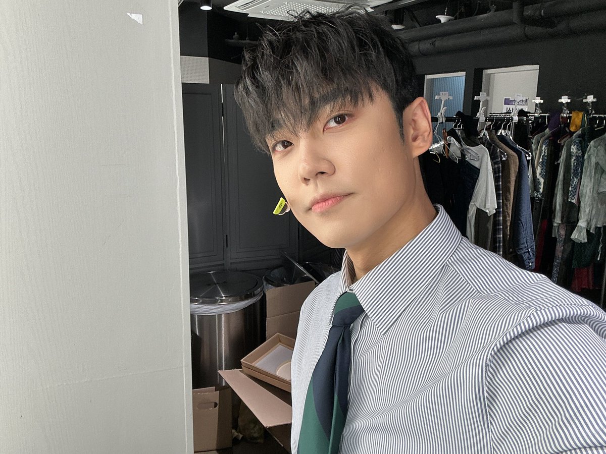 피드에 그냥 뜨길래요 
8/31까지 링크아트센터 페이코홀 
지나가던 게스트요

#마하고니_트친소