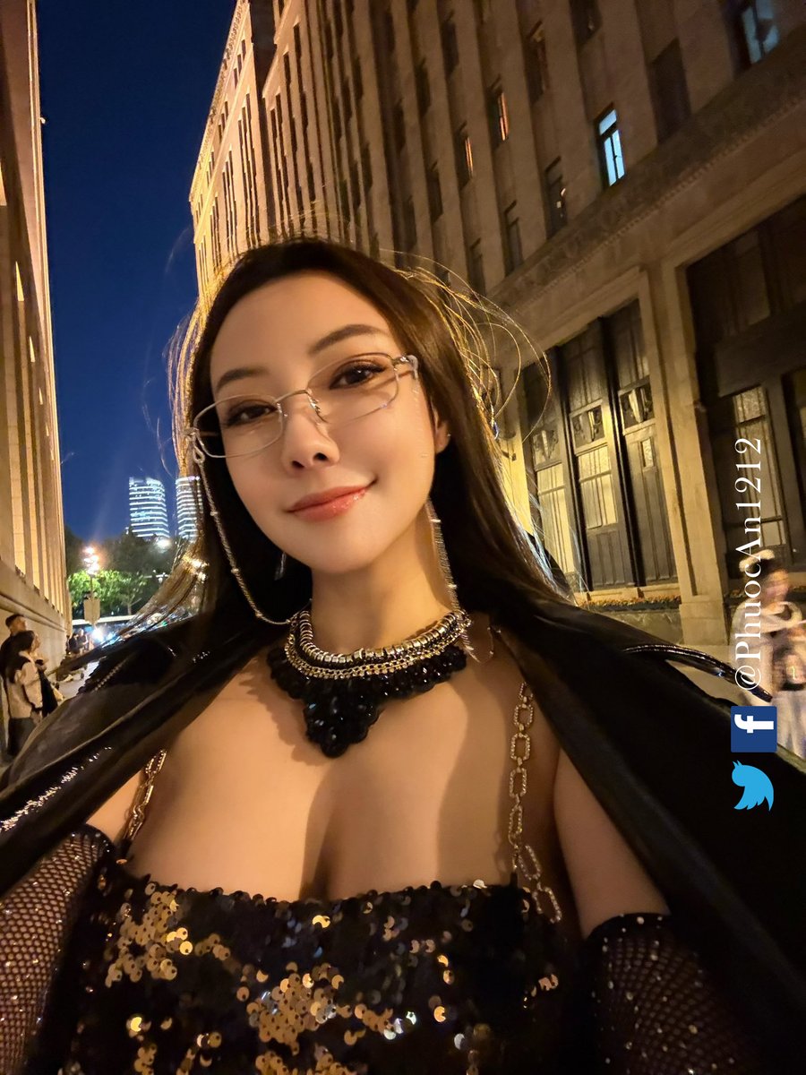 Beauty Mask 🥰
Chẳng hiểu sao an đeo kính vô nhìn nó cứ dâm hơn mọi khi là như nào á 😅
Hay do khí chất này không hợp làm sư phạm ta ?