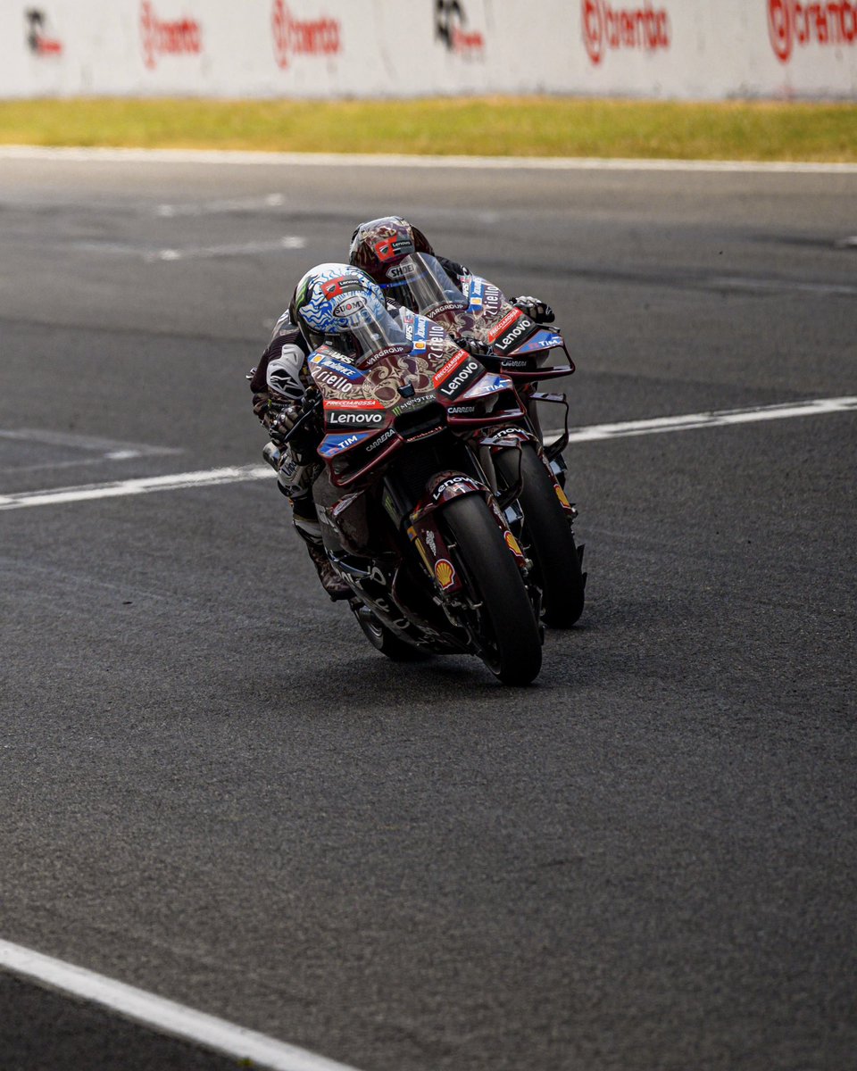 PeccoBagnaia's tweet image. #ItalianGP 🇮🇹

Race: P4 

Ci ho provato in tutti i modi finché ho potuto a farvi ballare sul Mondo, perché ve lo meritate. 
Grazie davvero, siete uno spettacolo ❤️ #GoFree
