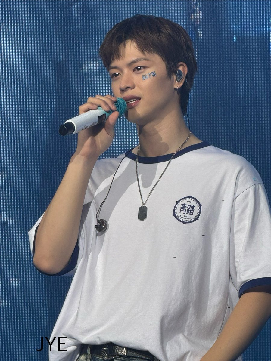 dr007yoom's tweet photo. 6년만에 폰 바꾸고 야무지게 활용하기><
#육성재
#allaboutblue
#thebluejourney https://t.co/udJdFleDyJ