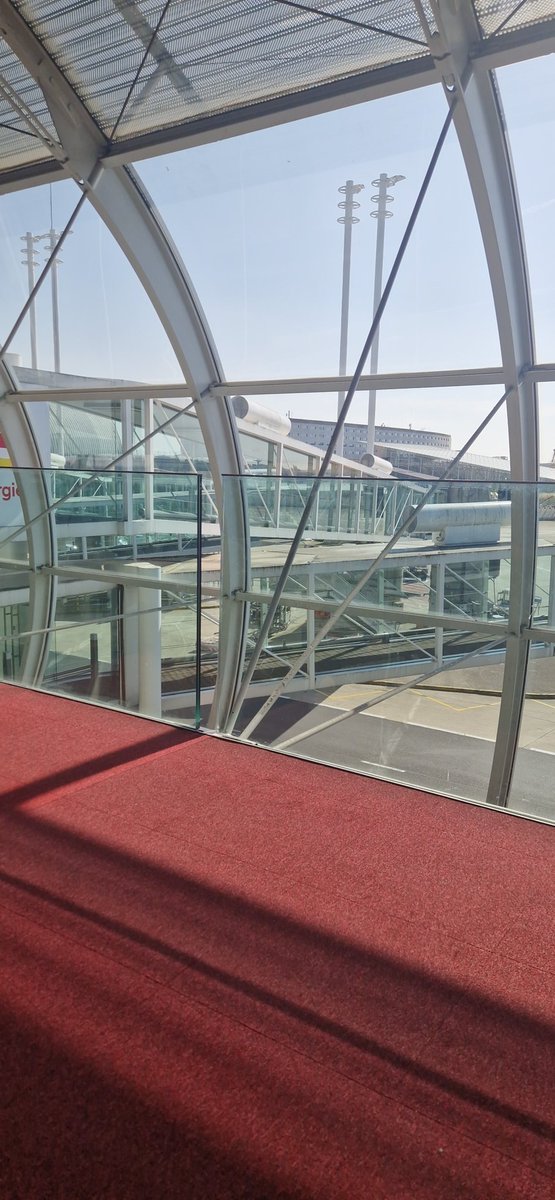 Well I'm quite early at the airport.

Let's talk a bit then, you can ask me anything for the next 30-40 minutes✌️💙
