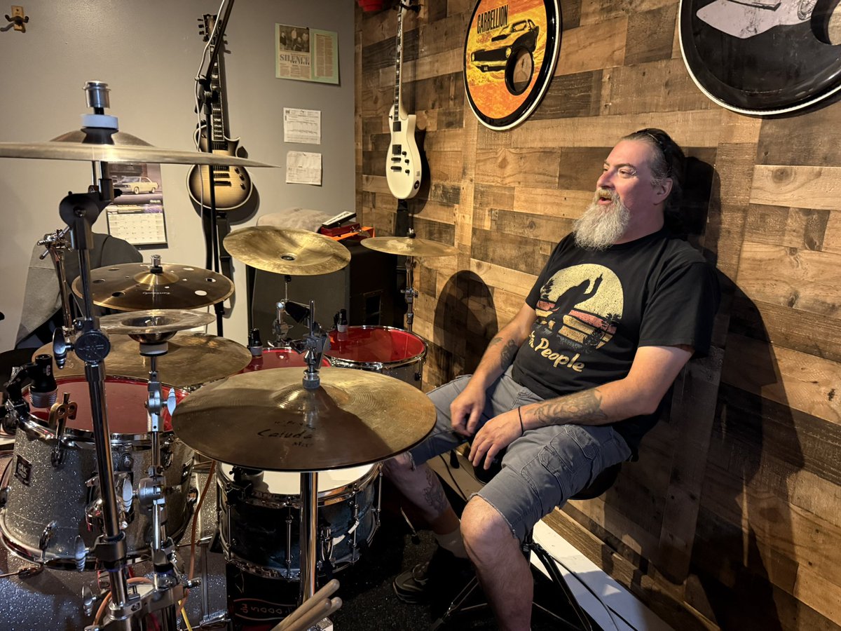 carbellion's tweet image. A few picks from Jamie’s studio where most of us got together briefly to finalize some click track pre-production.

@EclipseRecords - label
@Reach360Promo - UK promo

#carbellion #preproduction #studio #newmusic #newalbum #wisconsin #heavyrock