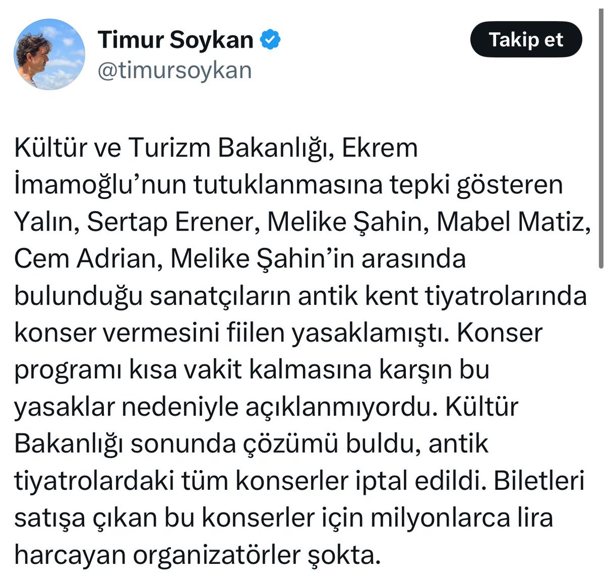 Türkiye Cumhuriyeti’nde hayat nasıl ilerler diye soran olursa bu ikisini gösterebilirsiniz. Benim gibi düşünmeyenler ölsün ülkesi burası. Birbirinin fikrine saygı duymayı öğrenemeyenlerin ülkesi. Ben gördüm ama çocuğum görmez böyle şeyler diyordum ama yanılmışım. Sağcısı da aynı,