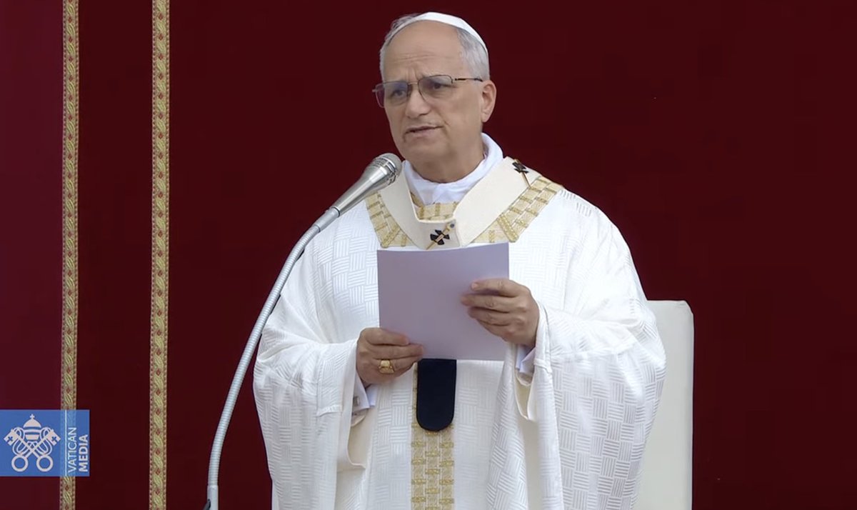 CatholicNewsSvc's tweet image. #PopeLeoXIV at Corpus Christi Mass: "Entire peoples are suffering more as a result of the greed of others than from their own hunger. In stark contrast to the dire poverty of many, the amassing of wealth by a few is sign of arrogant indifference that produces pain and injustice."