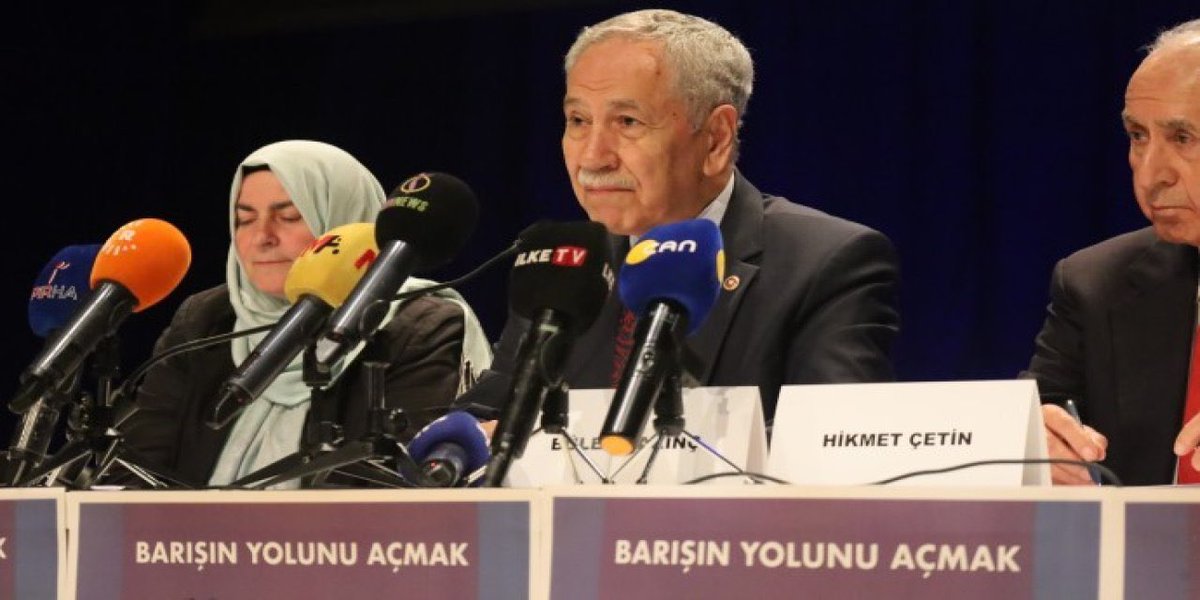 Arınç: “Öcalan Meclis’te değil sokakta konuşsun” 

🔴“Öcalan için ‘Gelsin DEM Parti grubundan Meclis’te konuşsun’ dedi. Af çıkacak sandım ama çıkmadı. İkincisi niye Meclis’te konuşacak, sokakta konuşsun. Ama onun da cevabını bulamadım. Daha sonra Meclis işi uygun görülmedi,
