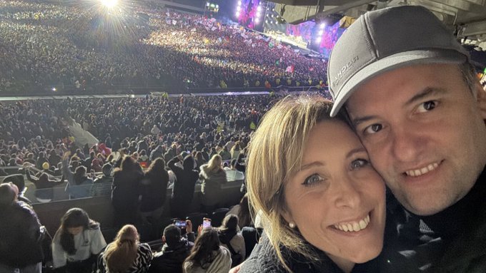 Manuel Adorni (no para de pelotudear) fue a ver a Los Piojos y termino escuchando como TODO EL ESTADIO le cantaba en la cara: ¡VAMOS A VOLVER!

🚬🚬🚬