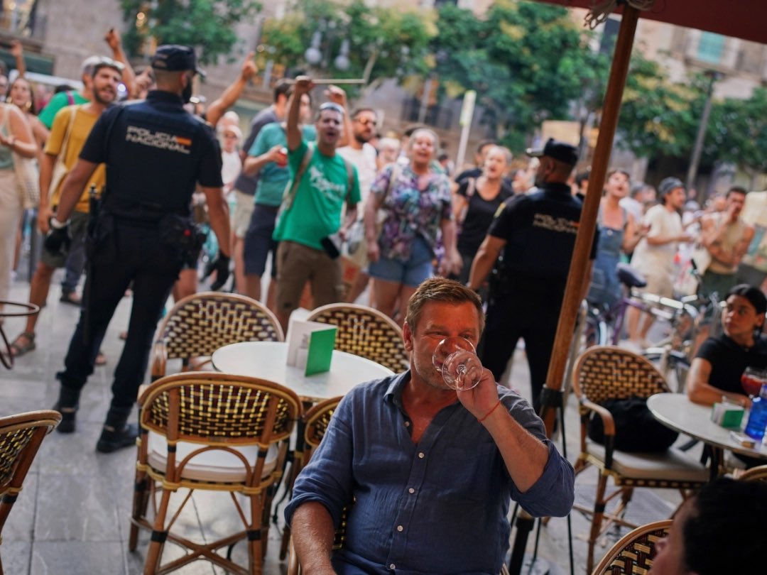 🇪🇸 Der Torismus sorgt in Spanien für überdurchschnittliches
Wirtschaftswachstum. Er verschärft aber auch die Lage auf dem Wohnmarkt - und lässt die rekordhohe Arbeitslosenquote ungelöst. Mehr dazu in der Analyse von <a href="/migrosbank/">Migros Bank | Banque Migros | Banca Migros</a>-Ökonom Valentino Guccia.  

migrosbank.ch/de/ratgeber/ma…