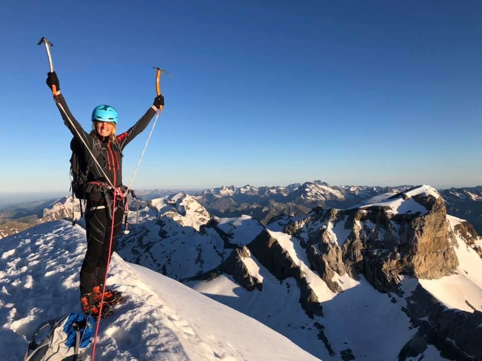 MONTE PERDIDO NORTH FACE 🥲🏔️

🏔️5 urte dira gaur, bizitzako mendi jarduera ederrenetako bat egin genuenetik. Perdidoren ipar horma. Deskonfinamenduaren lehen eguna zen. Nire lehen vivac-a, Balcon de Pinetan. Begirik ezin bildu biharamuneko erronka buruan neukala.