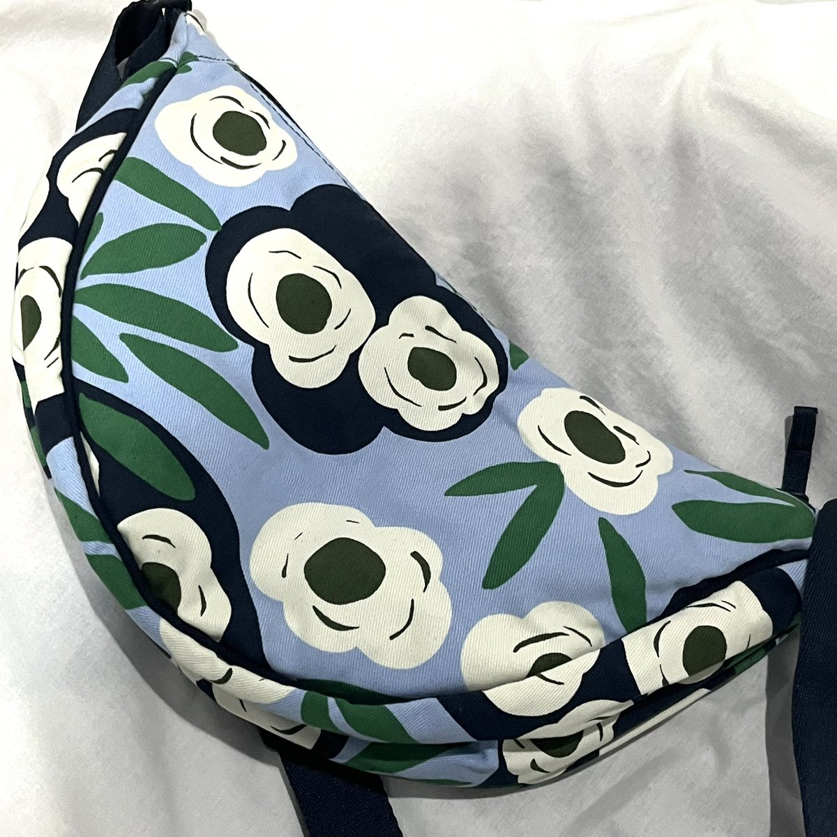 paljamugona's tweet photo. @do0yiii Hii kak maish cari gak yaa? Akuu adanya yg edisi marimekko ni kakk, jarang dipake. 100rb ajaa https://t.co/gPKVbCV1L4