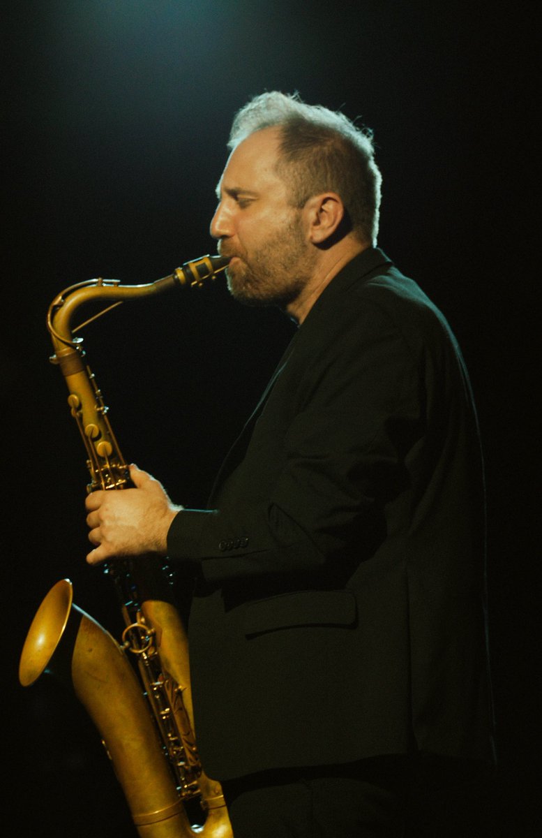 Django Reinhardt revivió con fuerza en nuestro segundo Darkside: 
Django Extended, una celebración de sus grandes éxitos gitanos con The Amazing Keystone Big Band.

Nos acompañó nuestro Darkside Master, Leo Rondón, llevando la energía aún más lejos.

Presentado por <a href="/GNPSeguros/">GNP Seguros</a>
