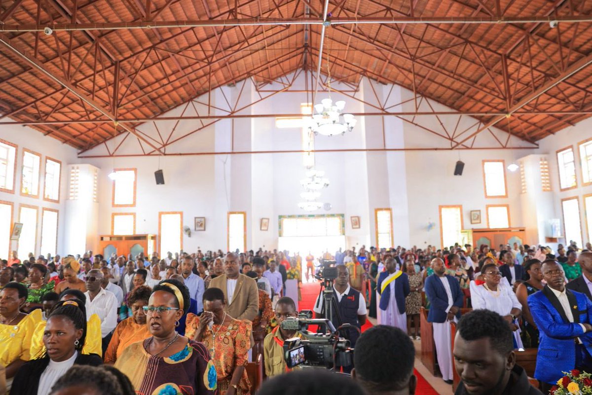JM_Ssebuwufu's tweet photo. This morning, together with Rt Hon @JoelSsenyonyi &amp; @NubianBukenAli attended the Silver Jubilee celebrations of St Andrea Kagwa Kigoowa Church in Bukoto 2, The celebrations were graced by Archbishop His Grace Paul Ssemwogerere. https://t.co/M0oIIhzmSm