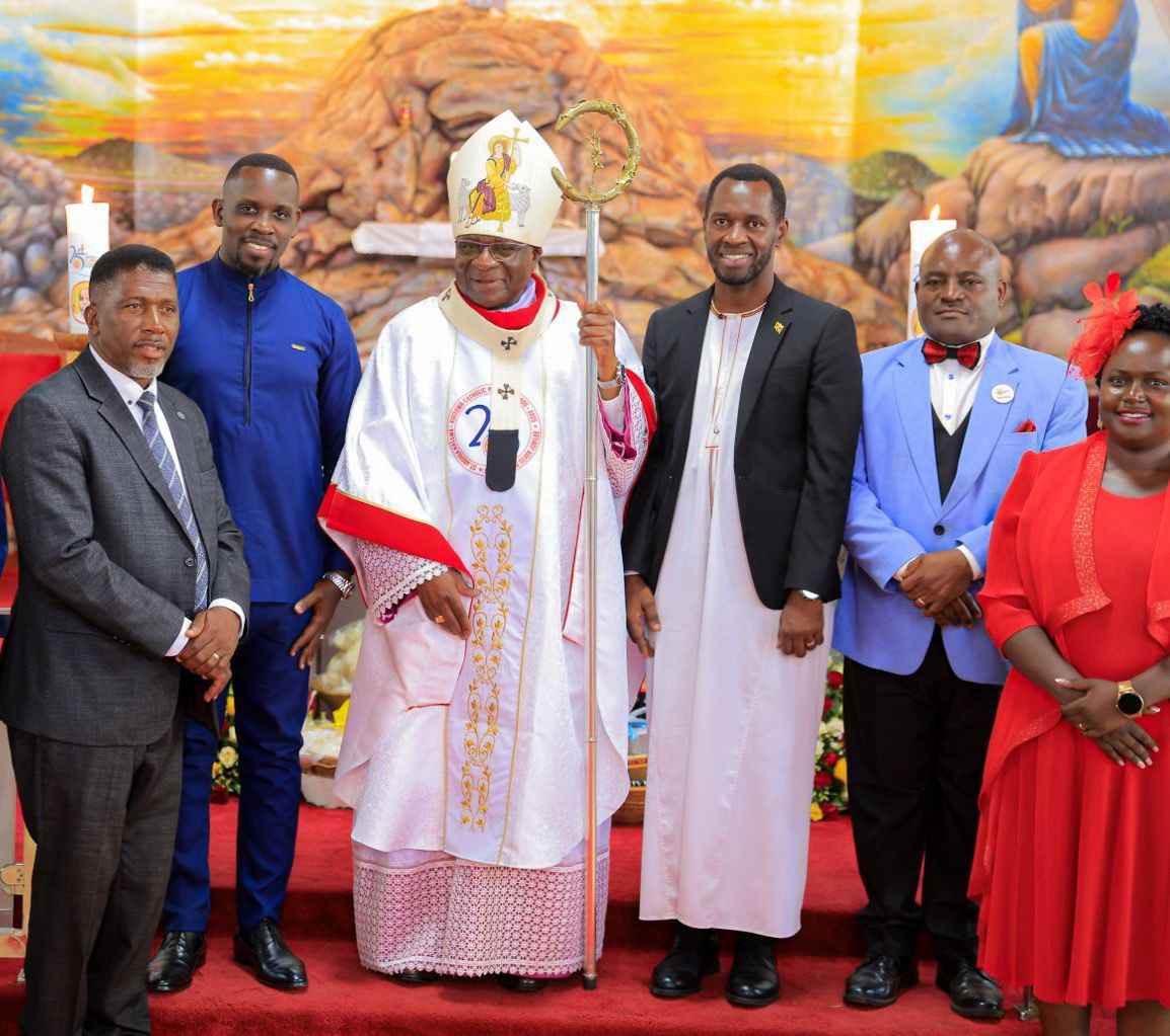 JM_Ssebuwufu's tweet photo. This morning, together with Rt Hon @JoelSsenyonyi &amp; @NubianBukenAli attended the Silver Jubilee celebrations of St Andrea Kagwa Kigoowa Church in Bukoto 2, The celebrations were graced by Archbishop His Grace Paul Ssemwogerere. https://t.co/M0oIIhzmSm