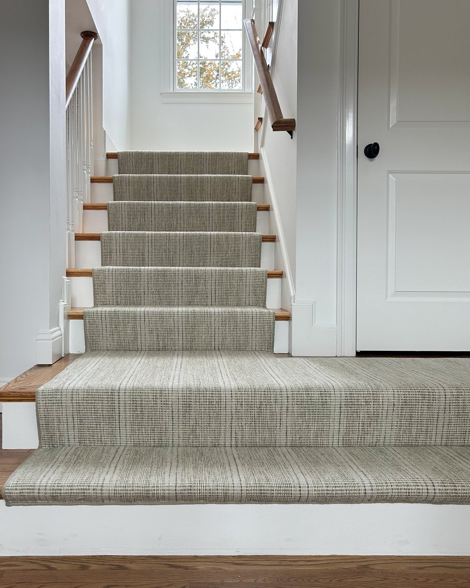Las Palmas showcases a relaxed wide stripe pattern set against a distinctively textured background, creating a delightful look. 

View all available colors: hubs.ly/Q03spxbd0 

thecarpetworkroom #stantoncarpet #carpetrunner #carpetlove #luxurycarpet #interiordesign