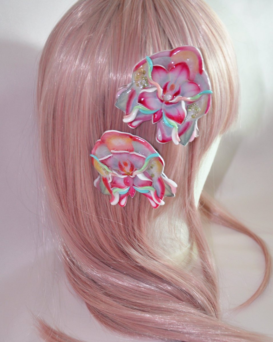 CrazyNetizenzMY's tweet photo. ‘Orchid of the Forgotten Galaxy’ Hairclip 🪐 https://t.co/3R51sPiJgp