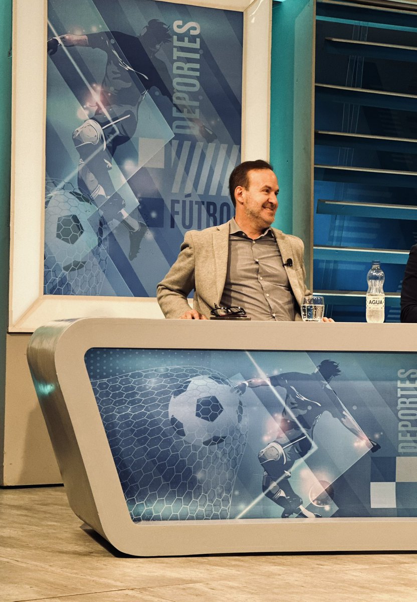 “El linea levantó la bandera de una forma tan rápida y todos los demás demoramos tres días en darnos cuenta si fue o no offside. Me pareció raro”

📺 Julio Trostchansky en #PuntoPenalEnEl10
