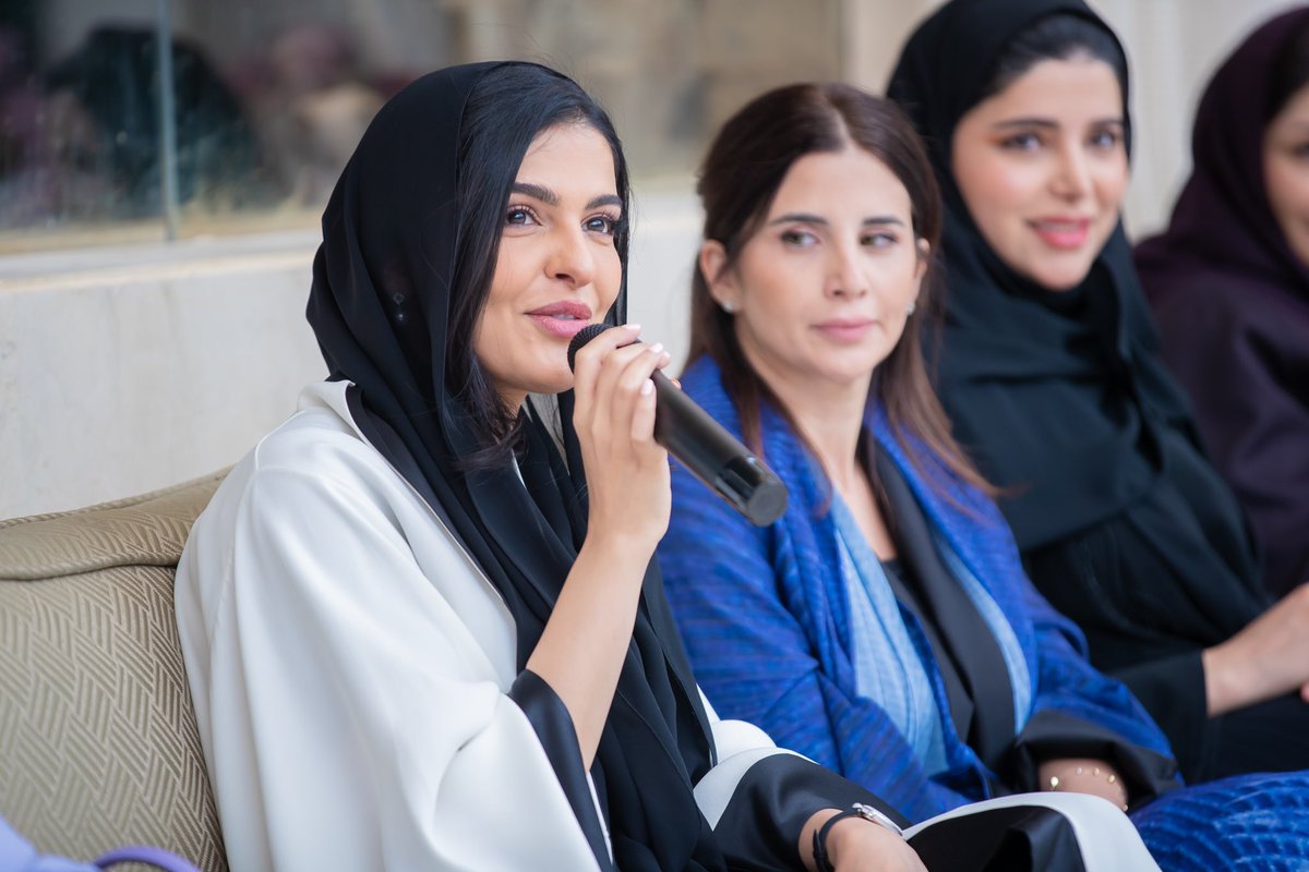 أقيم ليلة الجمعة الماضية الاجتماع الثامن لـ #المجلس_السعودي_للأعمال والذي يضم نخبة من رجال وسيدات الأعمال، وكان ضيف الشرف لهذا الاجتماع سيدة الأعمال الأستاذة أميرة الطويل <a href="/AmeerahAltaweeL/">أميرة الطويل</a>