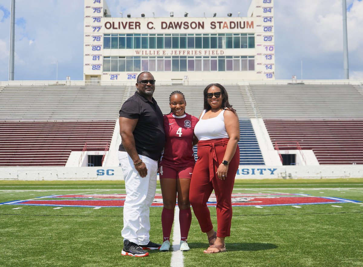 KhloeSRob's tweet image. I am so excited to announce that I will be continuing my academic career and verbally committing to play D1 soccer at South Carolina State. Can’t wait to put in the work! ❤️+1 Go Dogs! 🐶 @ARichardsonSC @SCSTATE1896 @SCStateWSOC