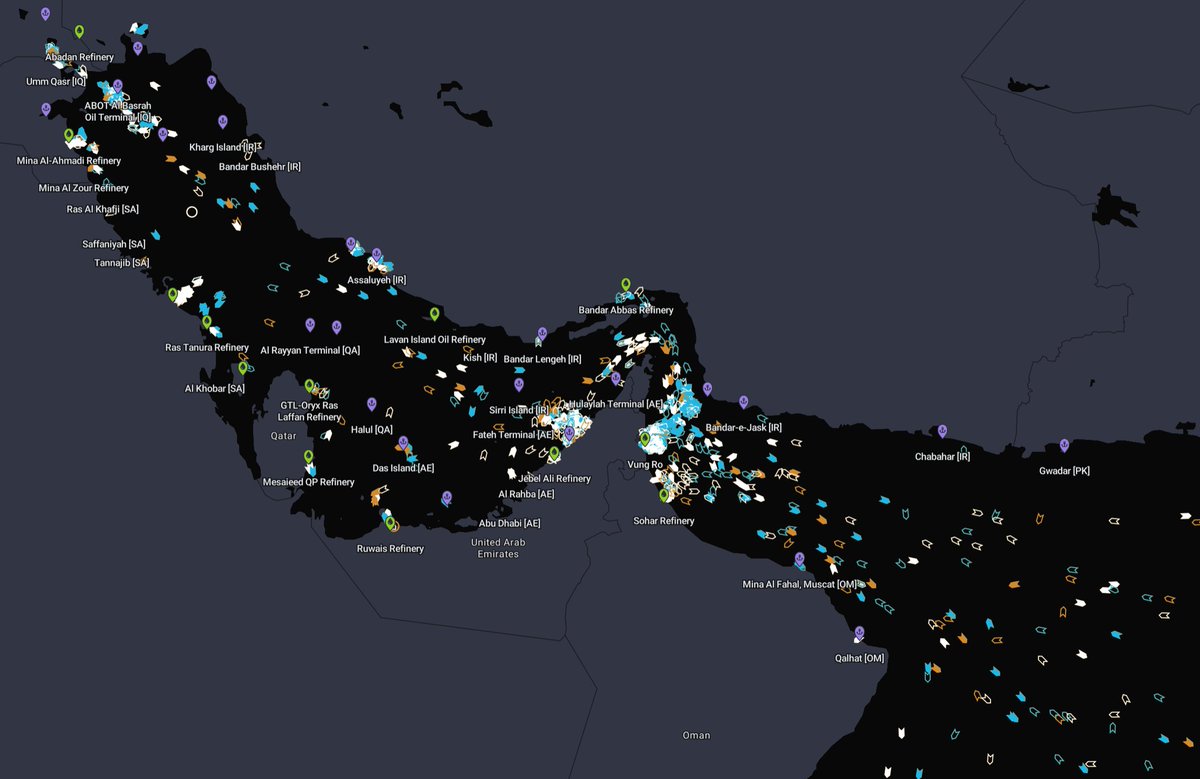 Tanker traffic still bustlin' in the Strait of Hormuz.

Map via <a href="/Vortexa/">Vortexa</a>.