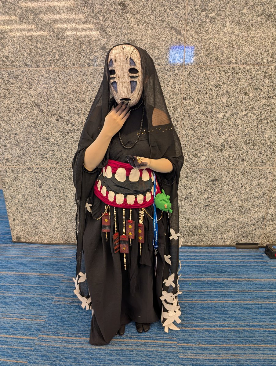 timeywimeytime's tweet photo. Yay! My version of @HannahArtwork 's amazing No Face design, is finished!

I went in a slightly different direction, wanting more spooky but I think it came out well. Ngl it was hard to wear mobility wise. I prob need to shorten the skirt more https://t.co/5k6oUJvBBA