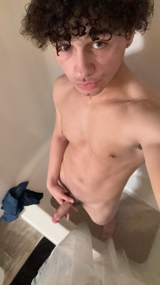 Join me in the shower 🚿;)
onlyfans.com/kenslife89