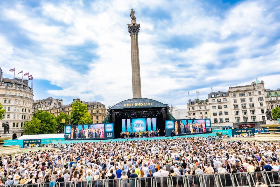 LSBO's tweet image. Take a look at the latest photos from West End Live 2025. The free annual event took place yesterday and today in Trafalgar Square. Let us know what your favourite performance was!! 🎭

#london #theatre #westend #musical #westendlive #trafalgarsquare #news #theatrenews