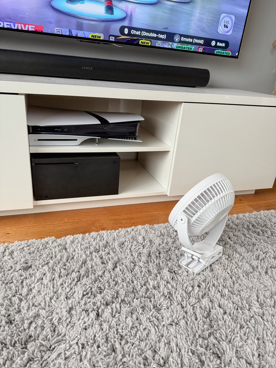 Just too hot had to cool it down 🥵
#heatwave <a href="/PlayStation/">PlayStation</a>