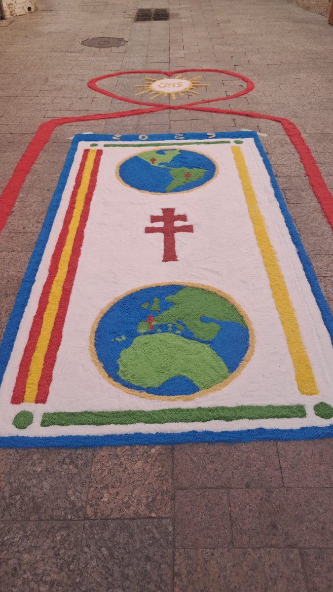 CruzdeCaravaca_'s tweet image. 🌎☨🌍 La universalización de la #CruzdeCaravaca y su presencia en los caminos hermanos de México y Brasil es la imagen elegida para esta alfombra del Corpus Christi en la Ciudad de la Cruz.
@caminodecaravaca
@caminosanjuniperoserra
@caminhodasmissoes