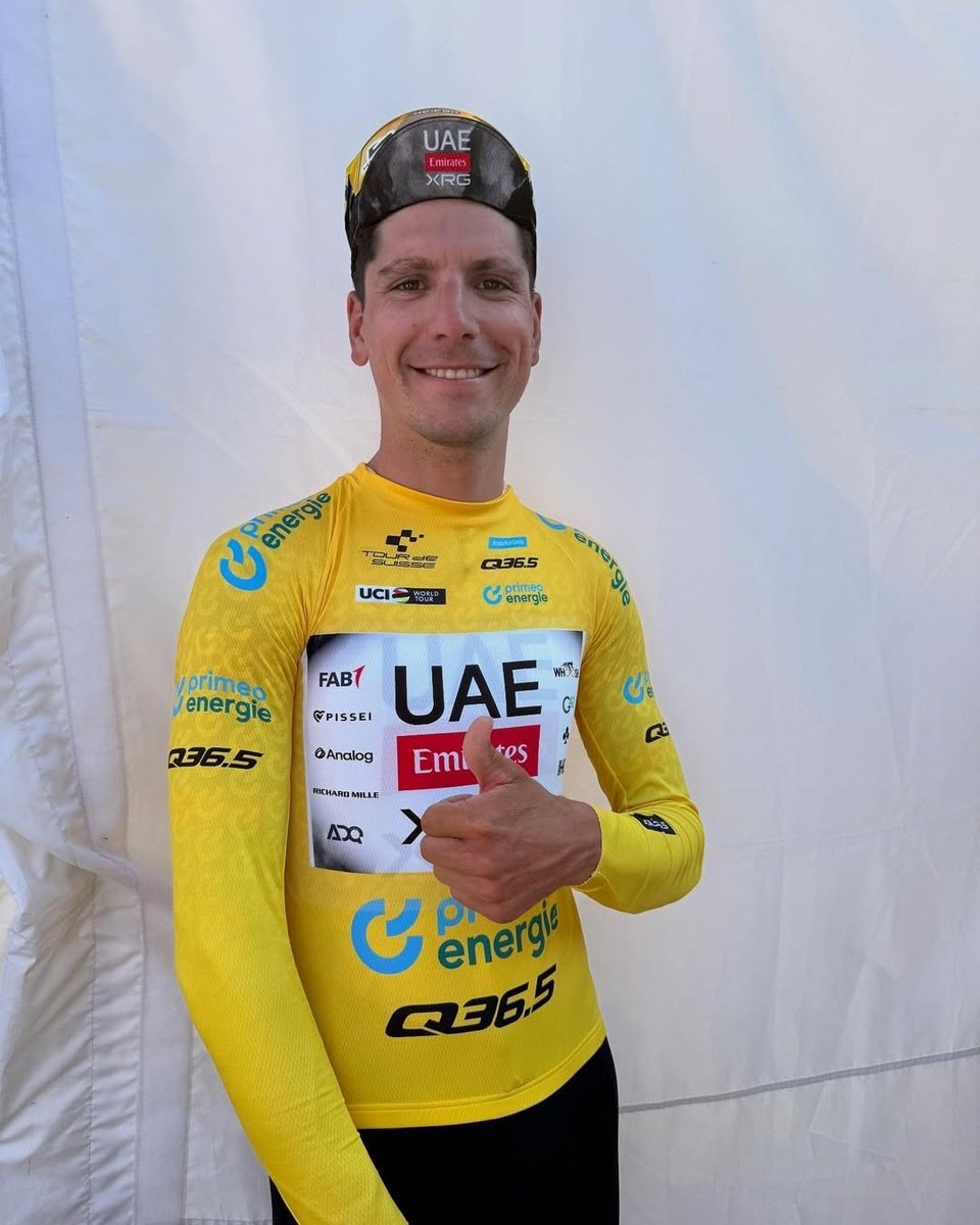 falsoplanoblog's tweet image. Estamos a começar a ficar mal habituados com tanta camisola amarela 💛
#BotaLume 🔥
#TourDeSuisse
📸 UAE Team Emirates