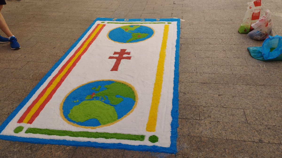 CruzdeCaravaca_'s tweet image. 🌎☨🌍 La universalización de la #CruzdeCaravaca y su presencia en los caminos hermanos de México y Brasil es la imagen elegida para esta alfombra del Corpus Christi en la Ciudad de la Cruz.
@caminodecaravaca
@caminosanjuniperoserra
@caminhodasmissoes