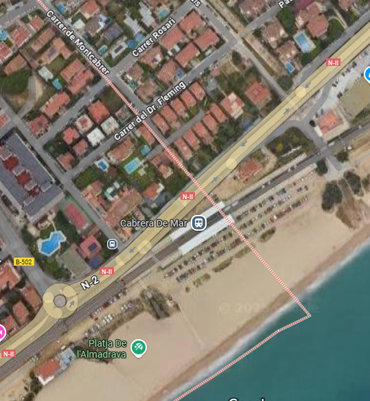aleixpf's tweet photo. Cas semblant és el de l'estació de l'R1 de Vilassar-Cabrera, on depenent del vagó que baixis estaràs o a #Vilassar de Mar o a #Cabrera de Mar https://t.co/uVFPdJXtyl
