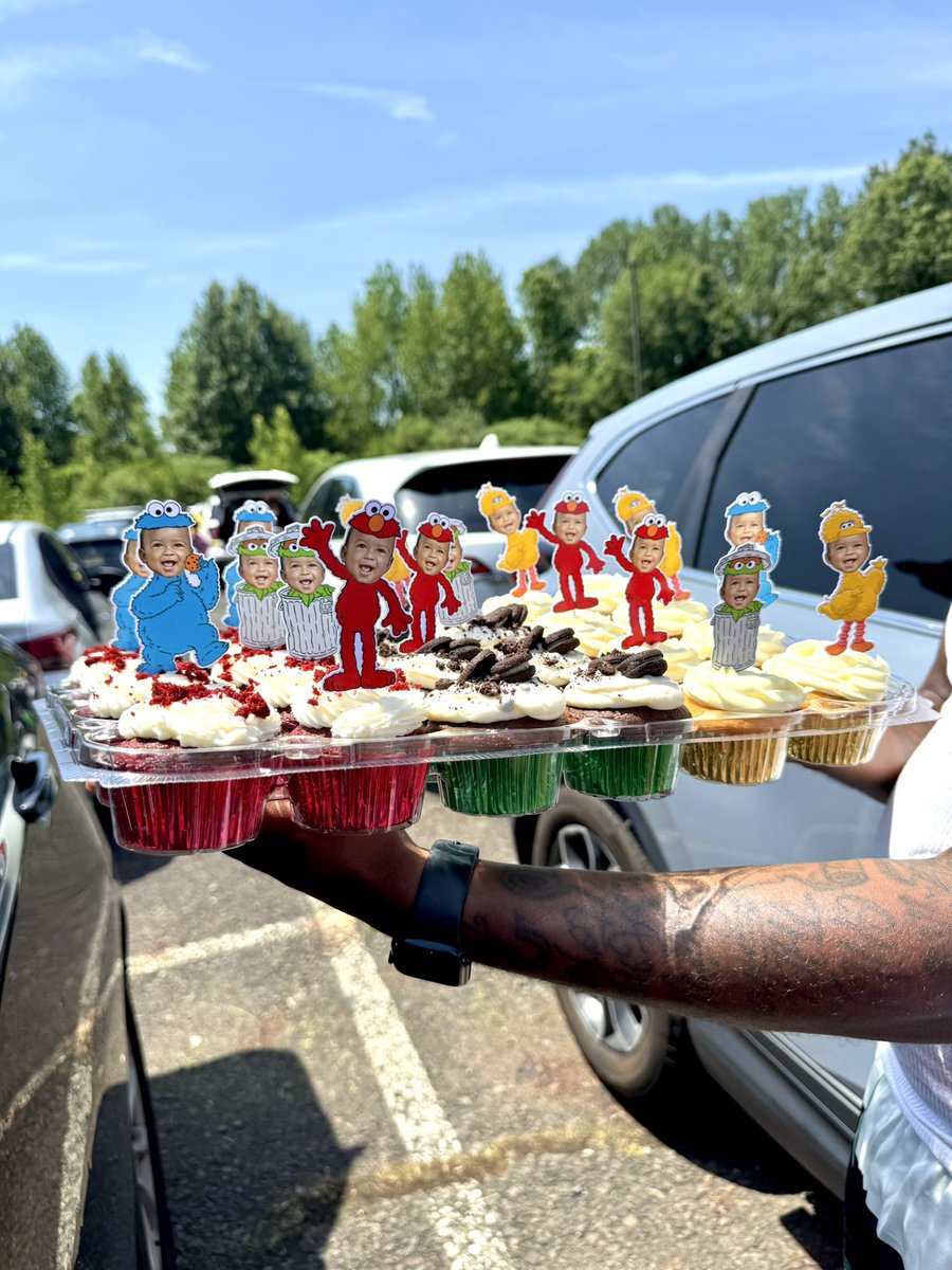 Kreed K enjoyed his 1st birthday at Sesame Place, soo much joy in seeing his laughter and smiles! ♥️🧁🎈