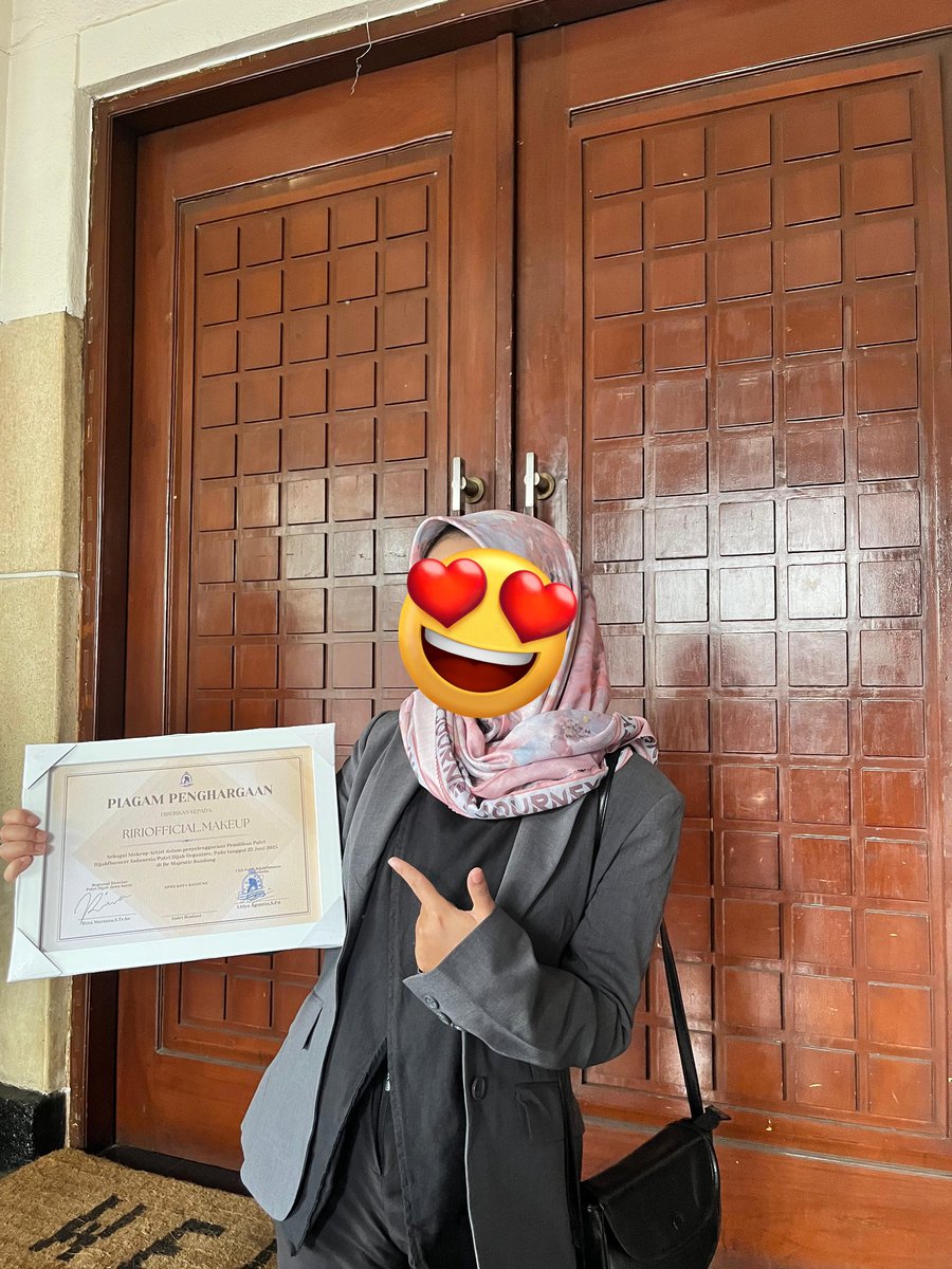 ririalfit's tweet photo. Masyallah banget hari ini nge makeup lagi di event  @.PutriHijabJawaBarat 
kali ini pengalaman baru menjadi bagian dari acara grand final Putri Hijab Jawa Barat😍 https://t.co/I6pfchovlg