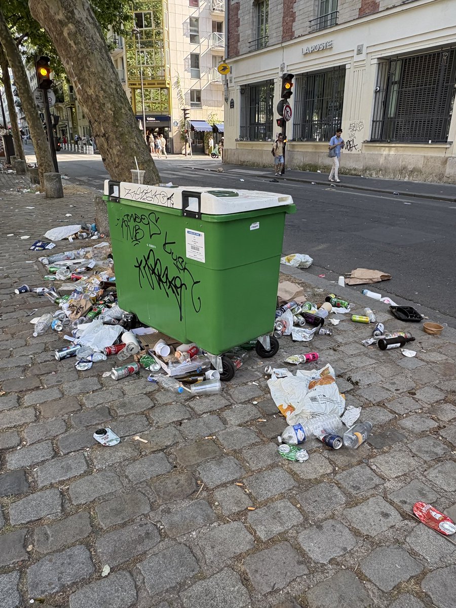 Ça c’est Paris 🤪 (ambiance 24h après la fête de la Musique)