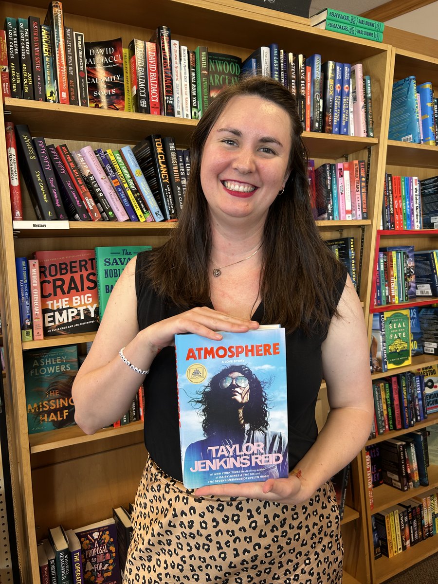 bookmarkbeach's tweet image. This Staff Pick Sunday Kirsten recommends Atmosphere by Taylor Jenkins Reid!
"This book more than exceeded my expectations. It shot them up into space. I absolutely adored it, and I hope you love it as much as I did."
bookmarkbeach.com/staff-picks/ki…