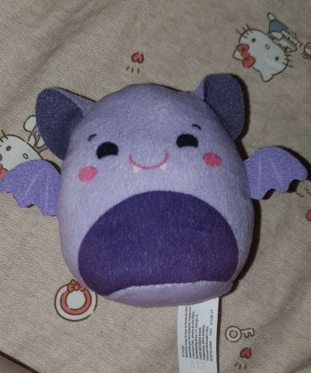 Biankitty's tweet photo. Esses squishmallows do @McDonalds_BR são muito lindinhos. Meu bb adora!! Porém eles só tem nome de squishmallows neh,  pq estão longe de ser tão fofinhos quanto os "de verdade" 😅😅 https://t.co/GY240NDFfo