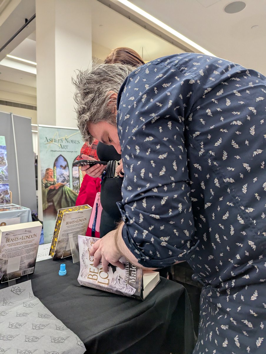 SkyNationPub's tweet image. We had the most amazing time at our first ever Celestial Event in Brisbane City Hall! It was incredible to meet other authors and vendors, not to mention the vibrant and incredible readers who stopped to chat!
We'll be back next year for sure!