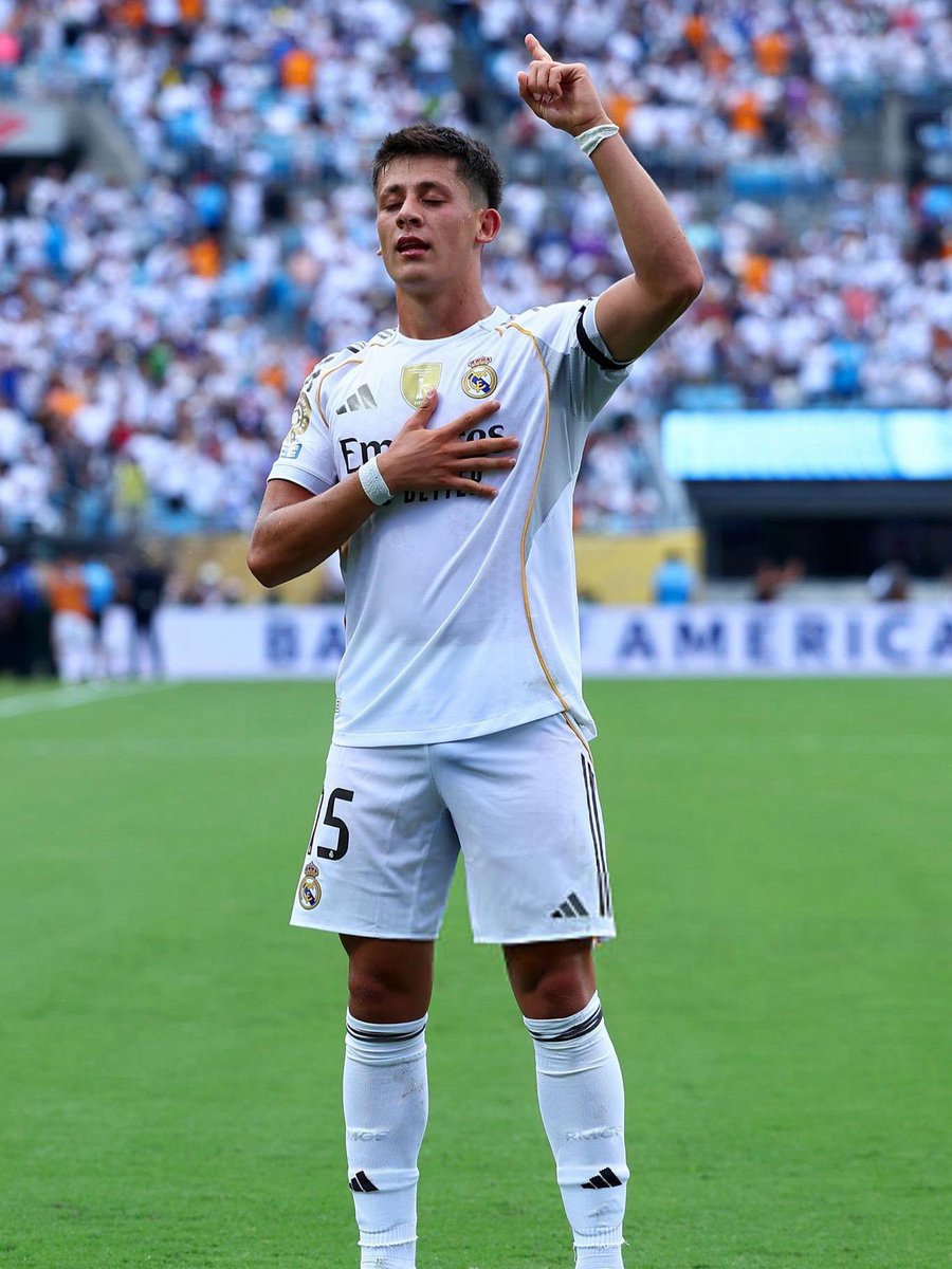 A Millî futbolcumuz Arda Güler, takımı Real Madrid’in Meksika temsilcisi Pachuca’yı 3-1 yendiği FIFA Kulüpler Dünya Kupası karşılaşmasında bir gole imza attı. 

Tebrikler Arda! 🇹🇷

#BizimÇocuklar I #FIFACWC